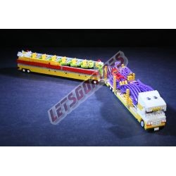  - Caterpillar, Reproduction motorisée de l'attraction foraine "Caterpillar" en Lego
Transportable sur 4 remorques.
