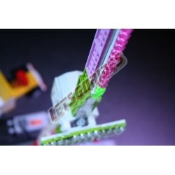  - Speed, Reproduction motorisée de l'attraction foraine "Speed" (KMG) en Lego.
Transportable sur une remorque.
