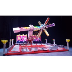  - Top Scan, Motorized reproduction of the fairground attraction "Top Scan" made with Lego bricks.
Foldable on 3 trailers.
