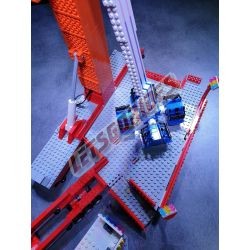  - New World XXL, Reproduction motorisée de l'attraction foraine "New World XXL" en briques Lego.
Pliable sur 2 remorques.
