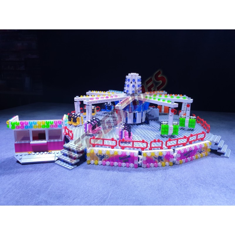 - Smashing Jump, Reproduction motorisée de l'attraction foraine "Smashing Jump" en Lego. Transportable sur 2 remorques.
- Smashing Jump, Reproduction motorisée de l'attraction foraine "Smashing Jump" en Lego. Transportable sur 2 remorques.