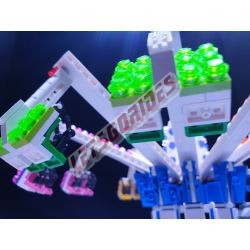  - Smashing Jump, Reproduction motorisée de l'attraction foraine "Smashing Jump" en Lego. Transportable sur 2 remorques.
