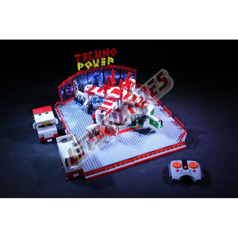  - TechnoPower, Reproduction motorisée de l'attraction foraine "Techno Power" en Lego.
Transportable sur une remorque.
