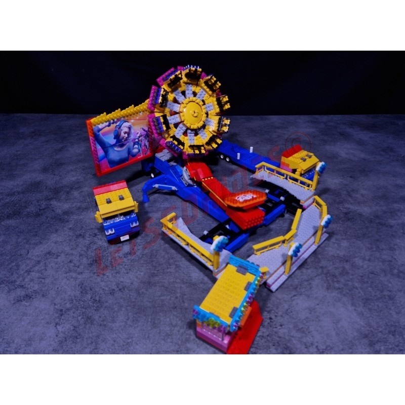 Heavy Rotation - LEGO® bricks fairground attraction
