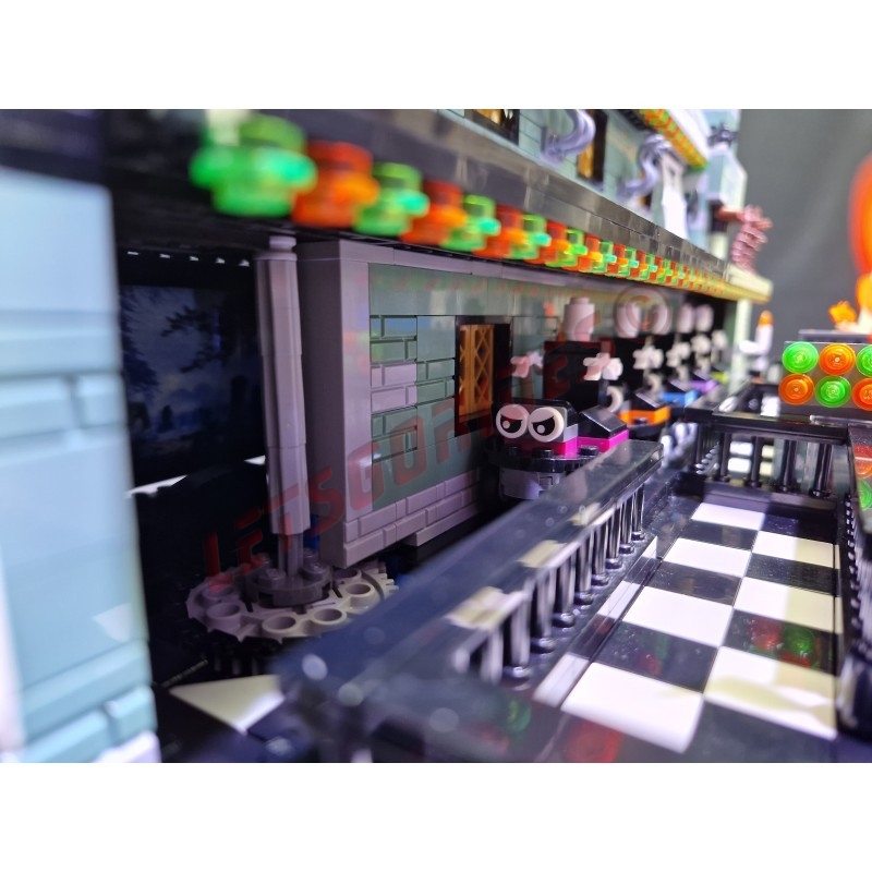 Model Ghost Train Ghost Train - LEGO® bricks fairground attraction Product type Complete Kit