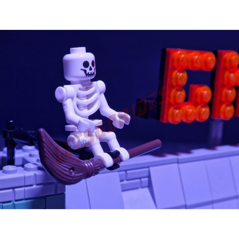 Model Ghost Train Ghost Train - LEGO® bricks fairground attraction Product type Complete Kit