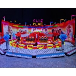 Flic Flac – Motorisiertes LEGO®‑Fahrgeschäft, zusammenklappbar auf Anhängern