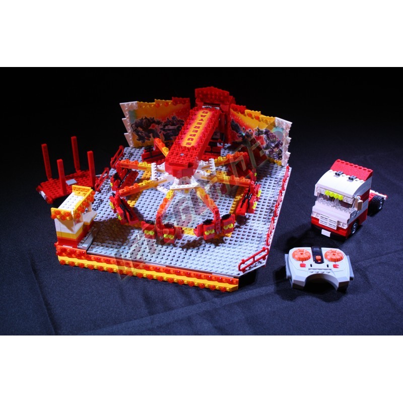 - SuperStar, Reproduction motorisée de l'attraction foraine "SuperStar" en Lego.
Transportable sur deux remorques.
- SuperStar, Reproduction motorisée de l'attraction foraine "SuperStar" en Lego.
Transportable sur deux remorques.