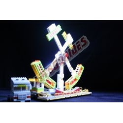 LetsGoRides - Kamikaze, Reproduction motorisée de l'attraction foraine "Kamikaze" en Lego.
Transportable sur une remorque de 8 t
