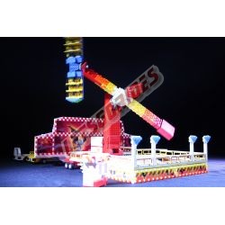  - Inferno, Reproduction de l'attraction foraine "Inferno" (Mondial Rides) en briques Lego.
Transportable sur 4 remorques.
